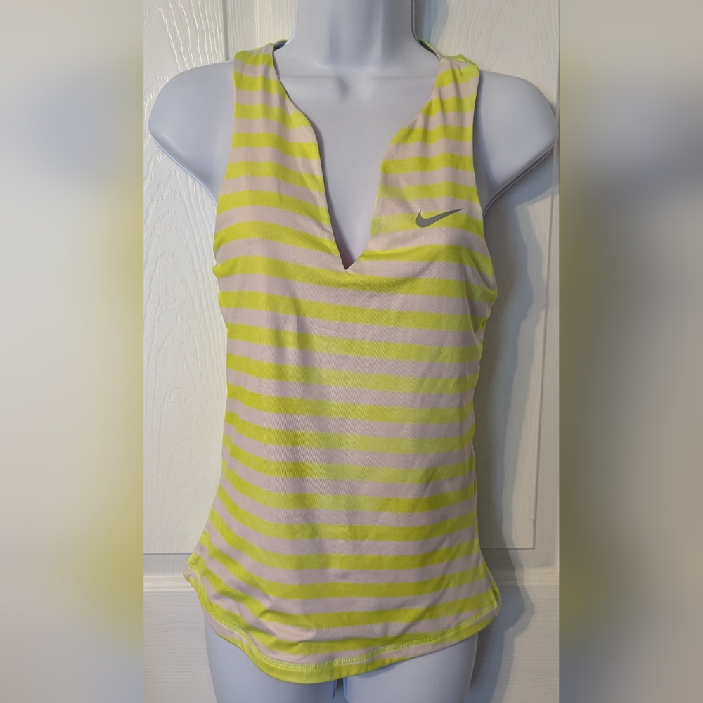 Nike DRI-fit tennis top with peach lining Sz:S